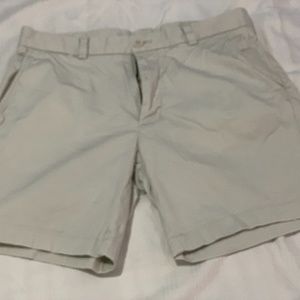 Men’s Vineyard Vines  6 inch inseam shorts. 30 wai